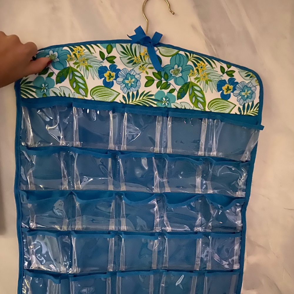 Jewelry holder double-sided